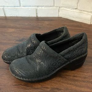 Women’s BoC Born Peggy Black Embossed Slip On Comfort Clogs, Size 7